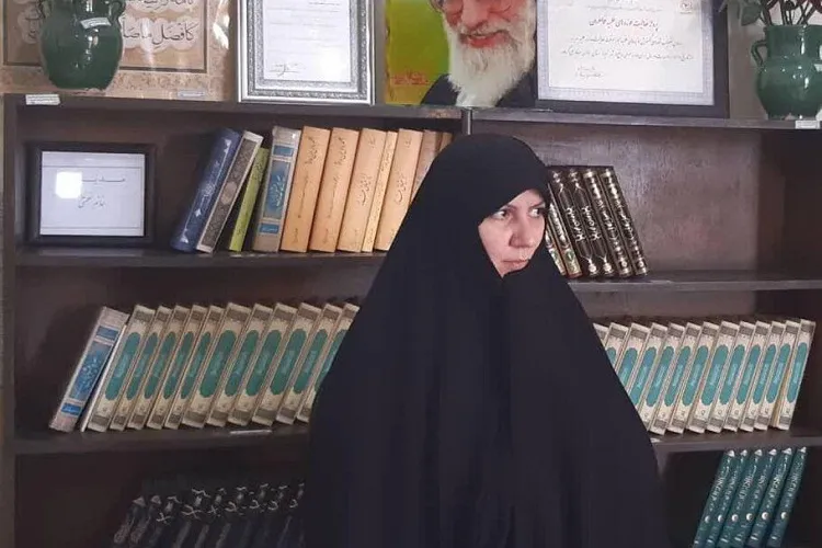 طلاب در اخلاق و تقوا سرآمد باشند