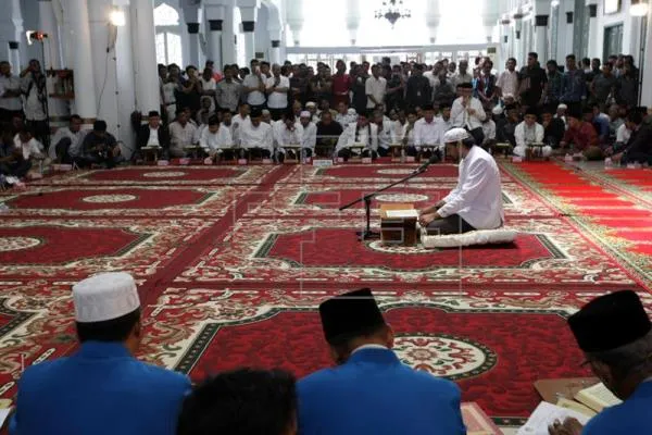 Wagombea Ugavana Aceh Indonesia watahiniwa kusoma Qur'ani Tukufu