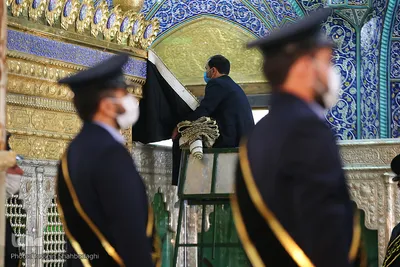 آیین سیاه پوشی ضریح مطهر کریمه اهل بیت در آستانه محرم