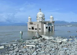 Indonésie: La mosquée flottante de Palu résiste au tsunami