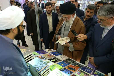 بازدید رهبر انقلاب اسلامی از نمایشگاه کتاب تهران