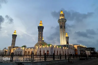 مسجد مسالک الجنان (مسیری به سوی بهشت) بزرگترین مسجد غرب آفریقا در داکار، پایتخت سنگال