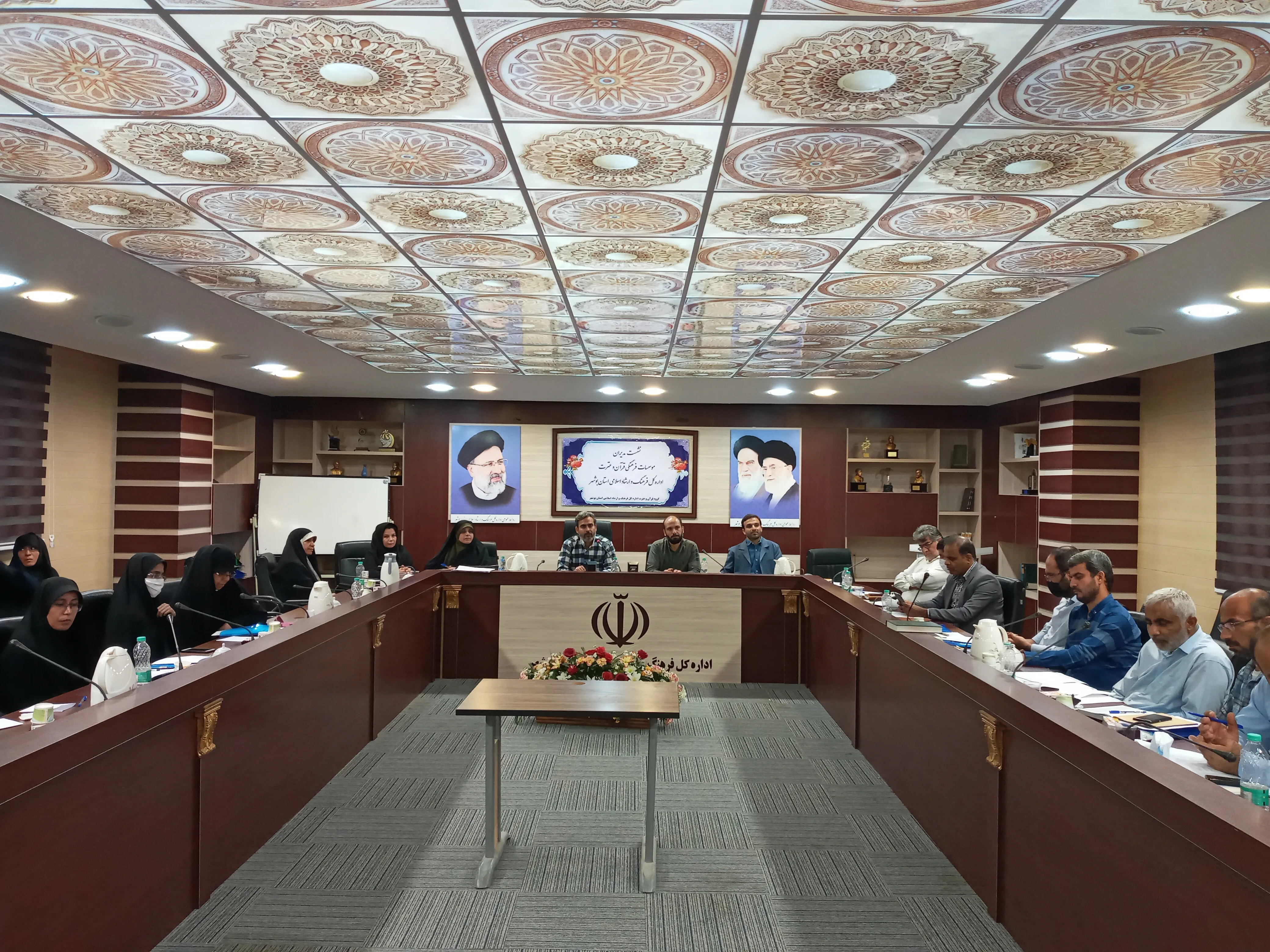 نخستین جلسه هم‌اندیشی مدیران مؤسسات قرآنی بوشهر برگزار شد + عکس
