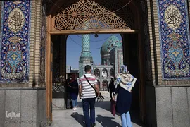 درب ورودی آستان مقدس امامزاده صالح(ع) از فرزندان بلافصل حضرت امام موسی کاظم(ع) و برادر امام رضا(ع) در میدان تجریش