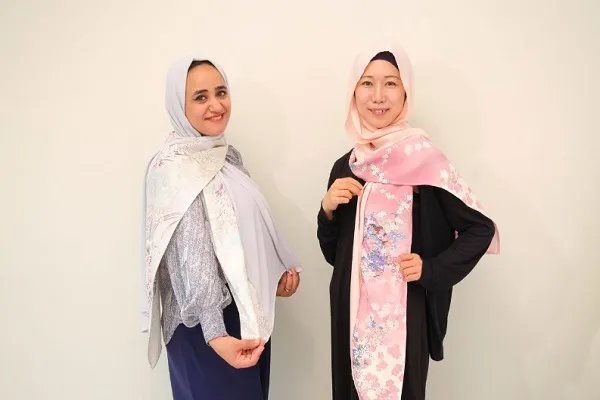 Japonya’da kimono-başörtüsü tasarımı