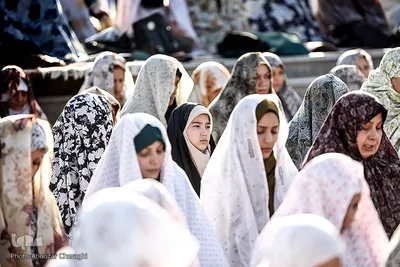 اقامه نماز عیدسعید فطر در امام زادگان پنج تن(ع) لویزان
