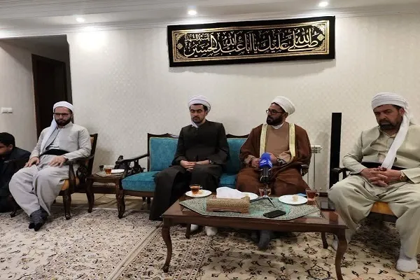 تجلیل ماموستایان کردستان از خانواده شهید رحیمیان در تهران
