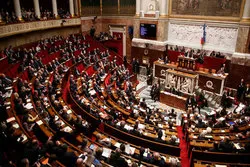 Streit über Kopftuch in Frankreich – Abgeordnete verlassen Sitzung