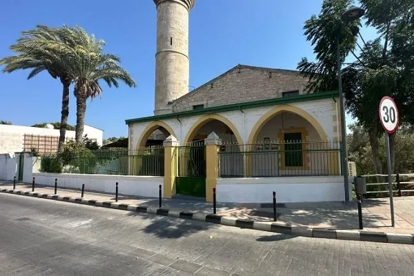 Kıbrıs Rum kesimindeki camiye molotofkokteyli saldırısı düzenlendi