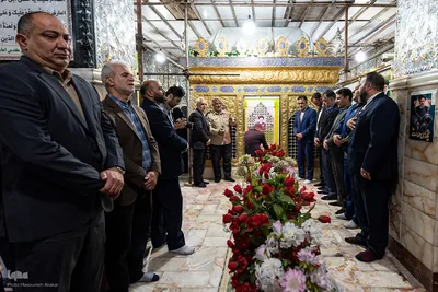 غبارروبی ضریح مطهر امامزاده حسن (ع)