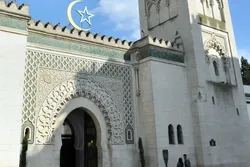 La Grande Mosquée de Paris rouvre ses portes aux fidèles
