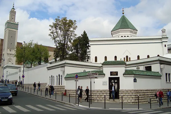 Quelle est la solution de l'Algérie face au problème des imams en France ?