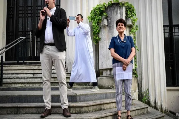 Marche à Villeurbanne des fidèles des religions pour vivre ensemble