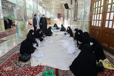 تولید ماسک توسط گروه جهادی و خادمین در امامزاده حسن(ع)