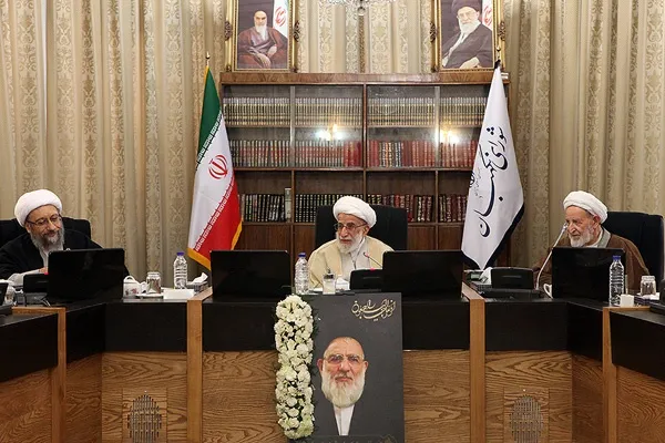 ابراز خرسندی آيت‌الله جنتی از حضور مجدد آيت‌الله آملی لاريجانی در شورای نگهبان