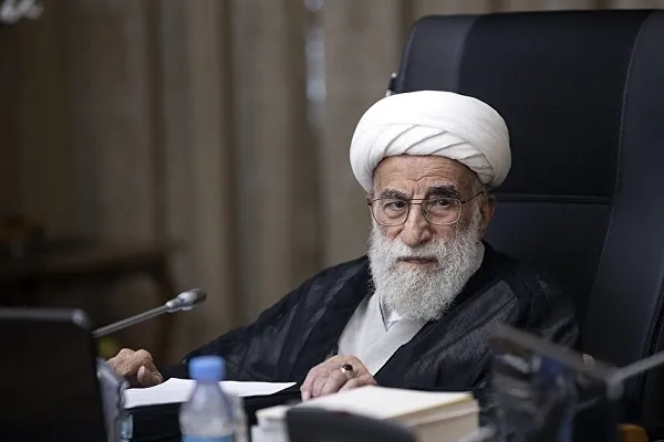 خواص در صحنه‌های سرنوشت‌ساز حضور آگاهانه داشته باشند