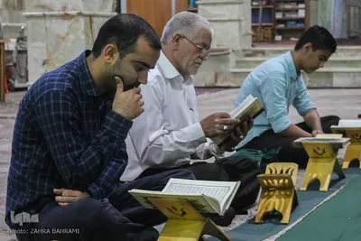 آیین جزء خوانی قرآن کریم امامزادگان عبدالله و آمنه خاتون (ع)/عکاس:زهرا بهرامی 