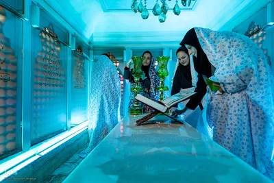 غبارروبی حرم مطهر امامزاده طاهر(ع)