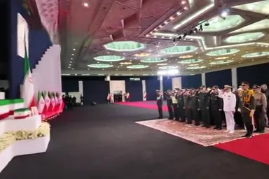 فیلم | وداع فرماندهان ارشد نیروهای مسلح با فرمانده شهید کل قوا