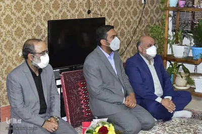 دیدار و رییس مرکز اطلاع رسانی وزارت کشور با خانواده شهید در بیرجند