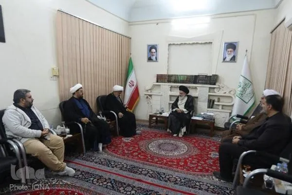 لزوم بهره‌مندی از معارف قرآن و اهل بیت(ع) در سبک زندگی