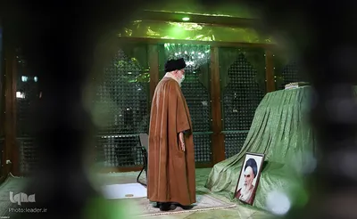 حضور رهبر انقلاب در مرقد مطهر امام راحل و گلزار شهدای بهشت زهرا