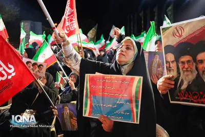 زنجیره مردمی حمایت از عفاف و حجاب در میدان شهدای اصفهان