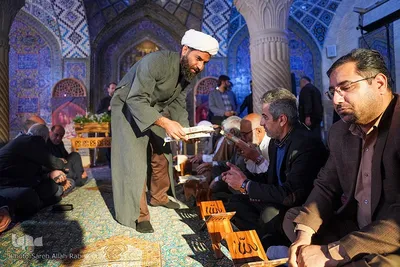 محفل قرآن کریم در مسجد نصیرالملک شیراز