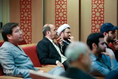 نشست رونمایی از کتاب «کلمات طاهر»
