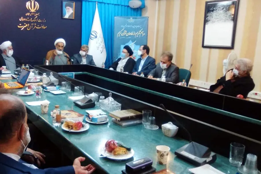 آیین تکریم خادمان در جریان‌سازی فرهنگ قرآنی سنت‌آفرین است