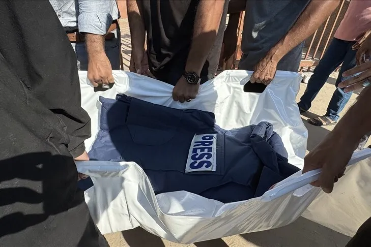 İsrail Gazze’de düzenlediği saldırıda bir gazeteciyi daha öldürdü