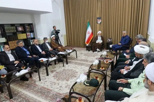 سیره بنیانگذار نظام اسلامی به نسل جوان شناسانده شود
