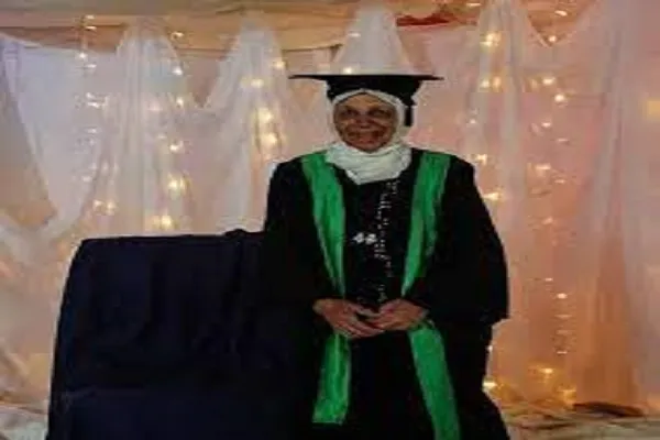 Nenek usia 85 tahun berjaya genggam ijazah di Palestin