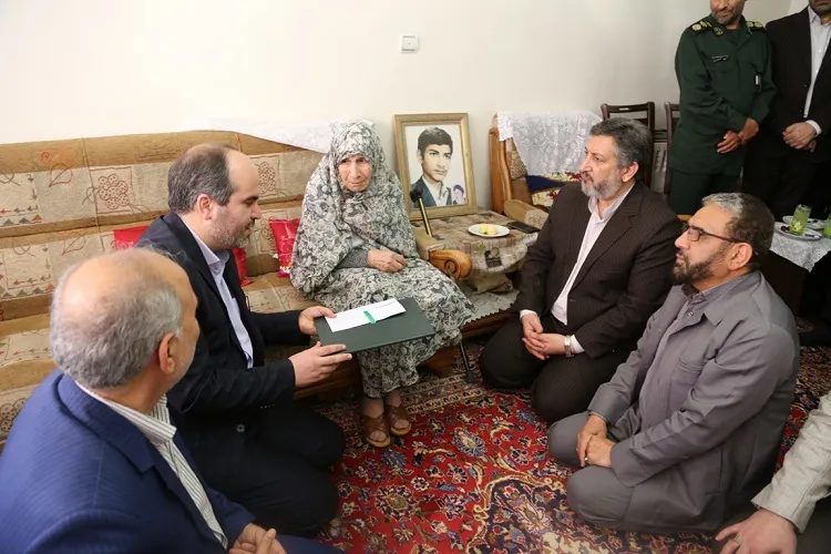خدمت به شهیدان وظیفه اصلی رسانه ملی است
