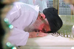 Unser Verhalten gegenüber dem Imam ist ihm unwürdig