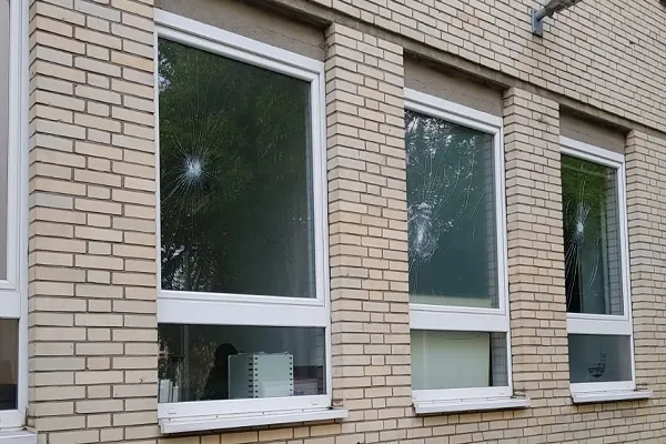 Köln'de DİTİB Sosyal Dayanışma Merkezine taşlı saldırı