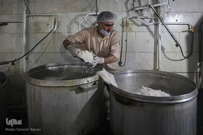 طبخ غذای متبرک رضوی برای بیمارستان فیروزگر