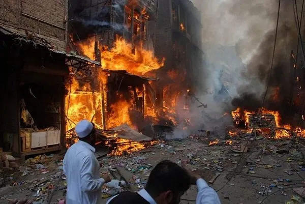 Pakistan'da bombalı saldırı