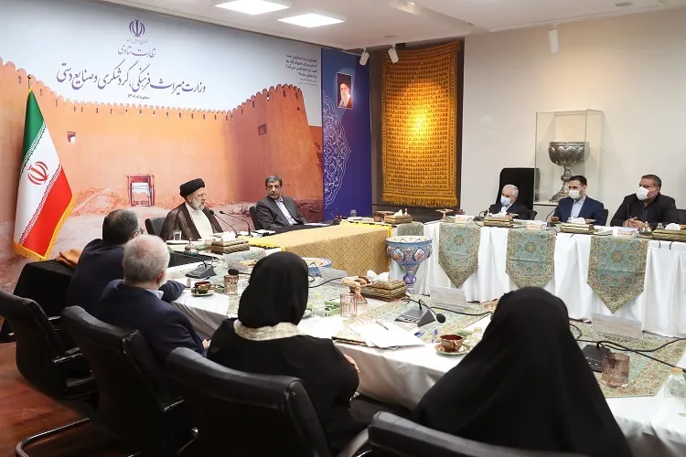 نسل جوان را با تاریخ غنی کشور آشنا کنید