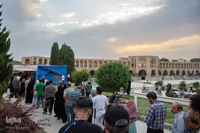 جشن انتخابات در پل خواجوی اصفهان