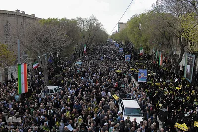 ⁨راهپیمایی نمازگزاران جمعه تبریز در حمایت از سپاه⁩
