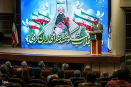مراسم گرامیداشت هفته‌نامه بازار کار همراه با برنامه نکوداشت سیدکاظم حسینی