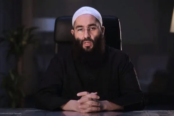 بازداشت فعال مسلمان ضد اسلام‌ستیزی در فرانسه
