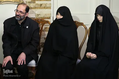 حضور مقام معظم رهبری در منزل شهید محمدحسین حدادیان
