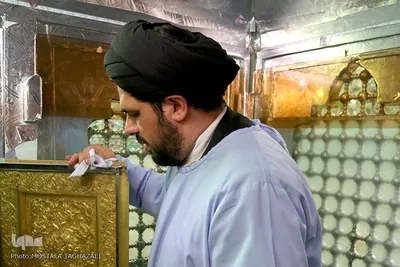 غبار روبی حرم مطهر امامزاده حسن(ع)