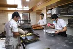 پخت نان و شیرینی مخصوص افطار در تبریز‎‎