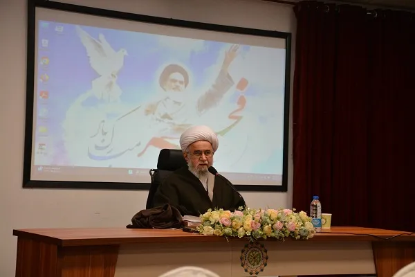 ظلم‌ستیزی، عدالت‌طلبی و استقلال‌خواهی از اهداف و الگوهای انقلاب اسلامی است