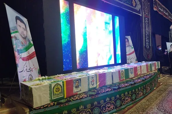 عکس | مراسم وداع با شهدای مدافع وطن در کرمان