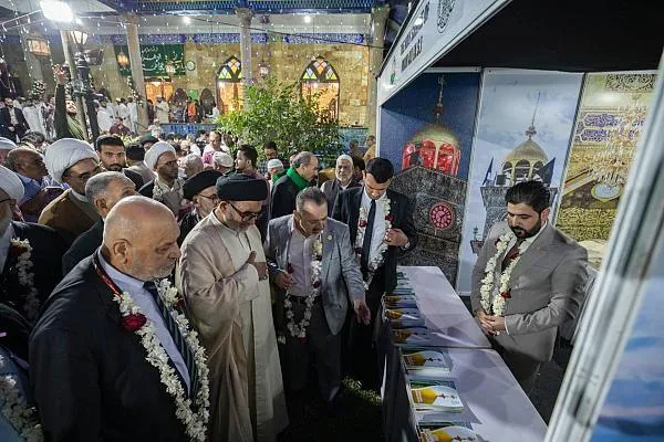 په هند کې عراق د مقدسو مقاماتو د منشوراتو نندارتون پرانیستل شو (انځورونه)