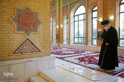 حضور رهبر انقلاب اسلامی در مرقد امام خمینی(ره) و گلزار شهدا